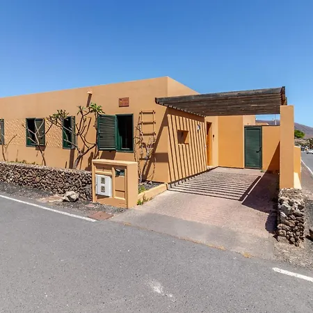 Flatguest Poleo Villa La Oliva