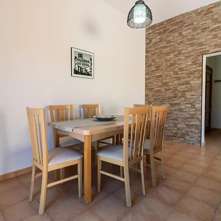 Flatguest Poleo Villa *